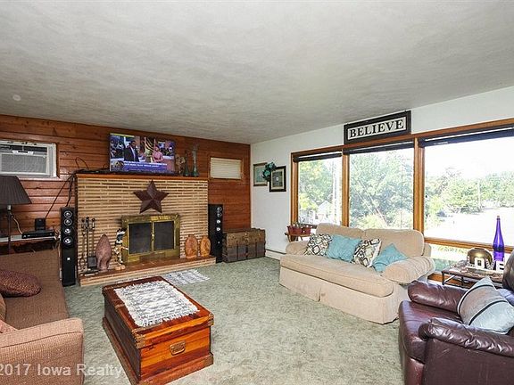 3rd image of 905 SE Idaho St