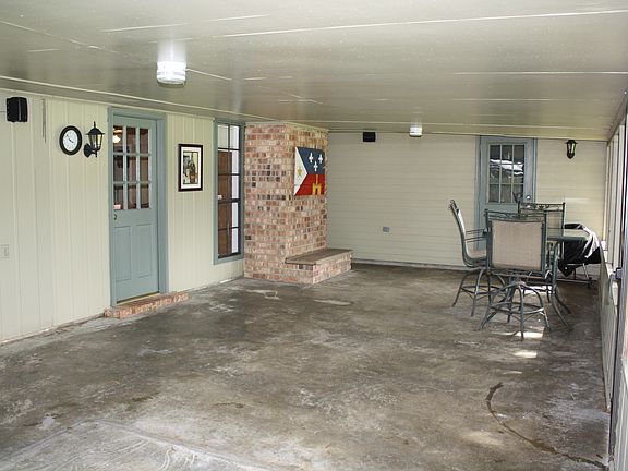 3rd image of 214 Vivian Dr