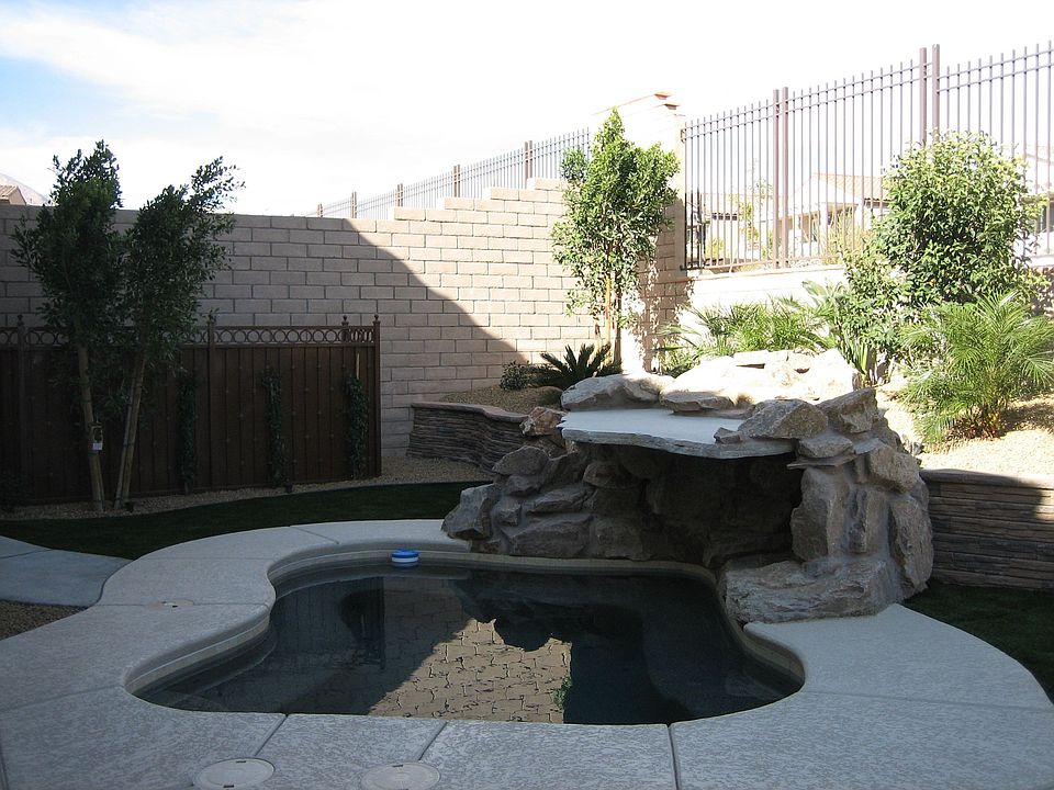 Spool with waterfall