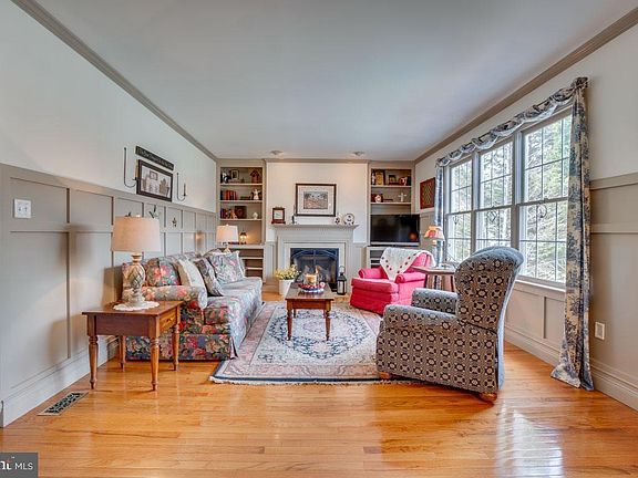 5th image of 10 Averil Ct