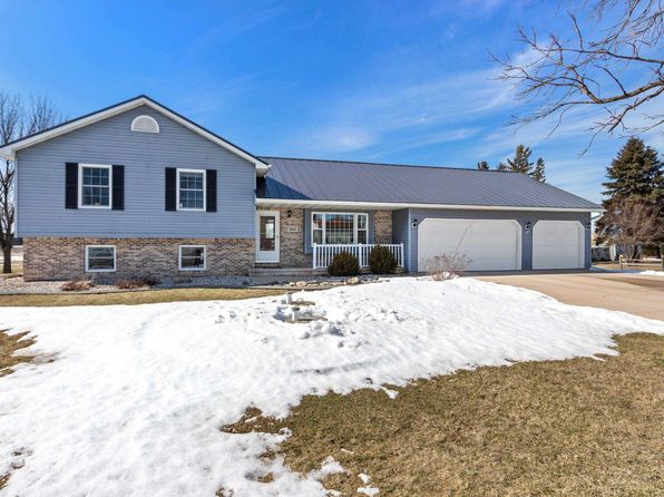 521 Hawthorne Dr, Omro, WI 54963