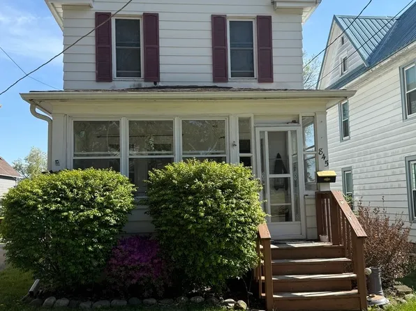 845 W Avon St, Freeport, IL 61032