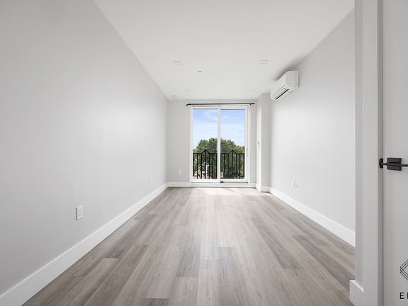 5th image of 3421 Glenwood Rd #6M