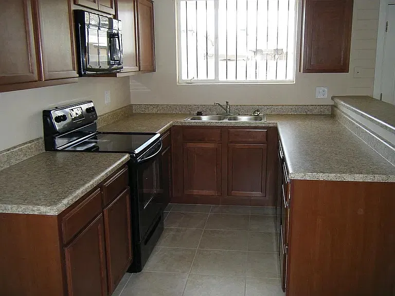 4 bed, 1500 sqft, $2,400 — Photo 3