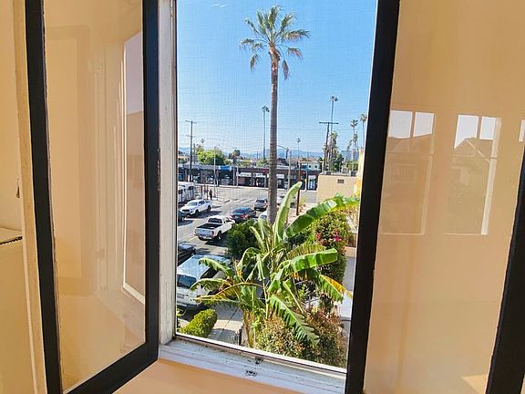 4th image of 1672 S Harvard Blvd #5