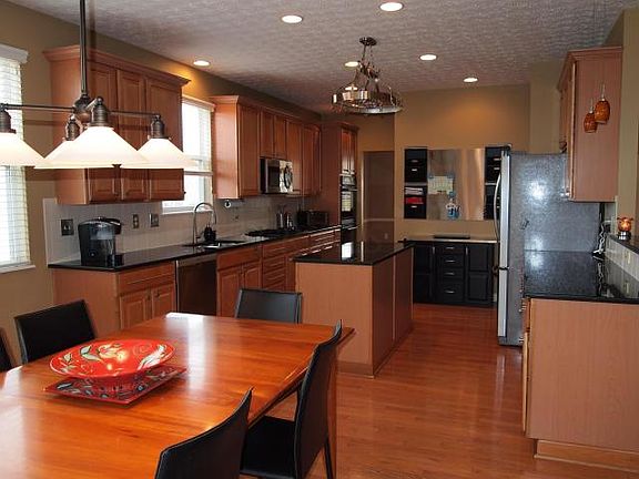 4th image of 7790 Indian Springs Dr
