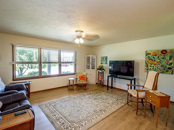 4th image of 274 Clay Ct