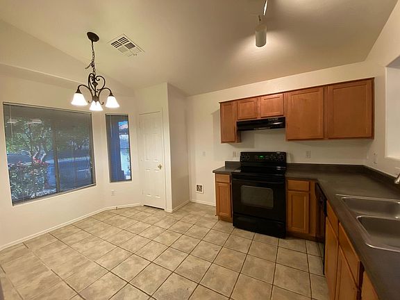 Large eat-in kitchen with pantry