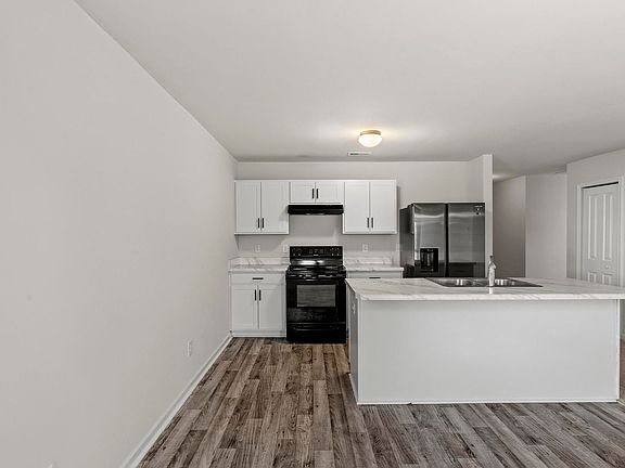 5th image of 303 Range Cir