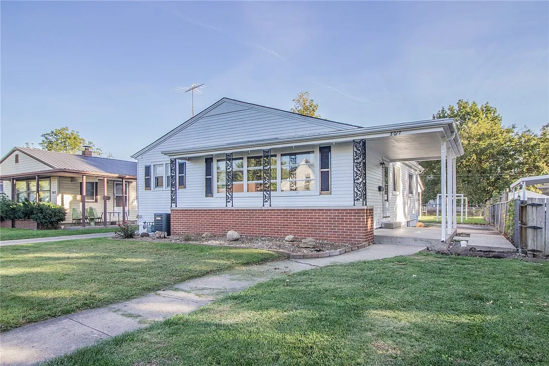 3017 Moultrie Ave photo 1