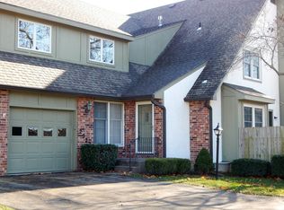 2922 SW Foxcroft 3 Ct, Topeka, KS 66614