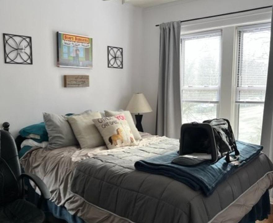1st image of 1402 W Cuyler Ave #1E