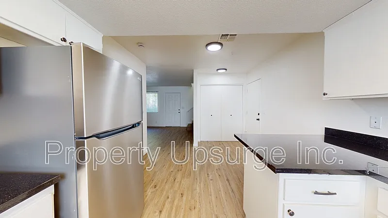 3 bed, 2.0 bath, 1100 sqft, $2,050 — Photo 2