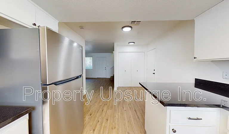 1450 Victor Ave #B — Photo 2