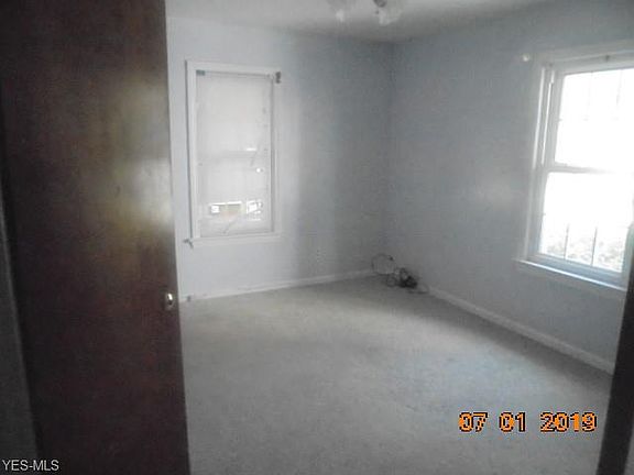 4th image of 942 W 29th St