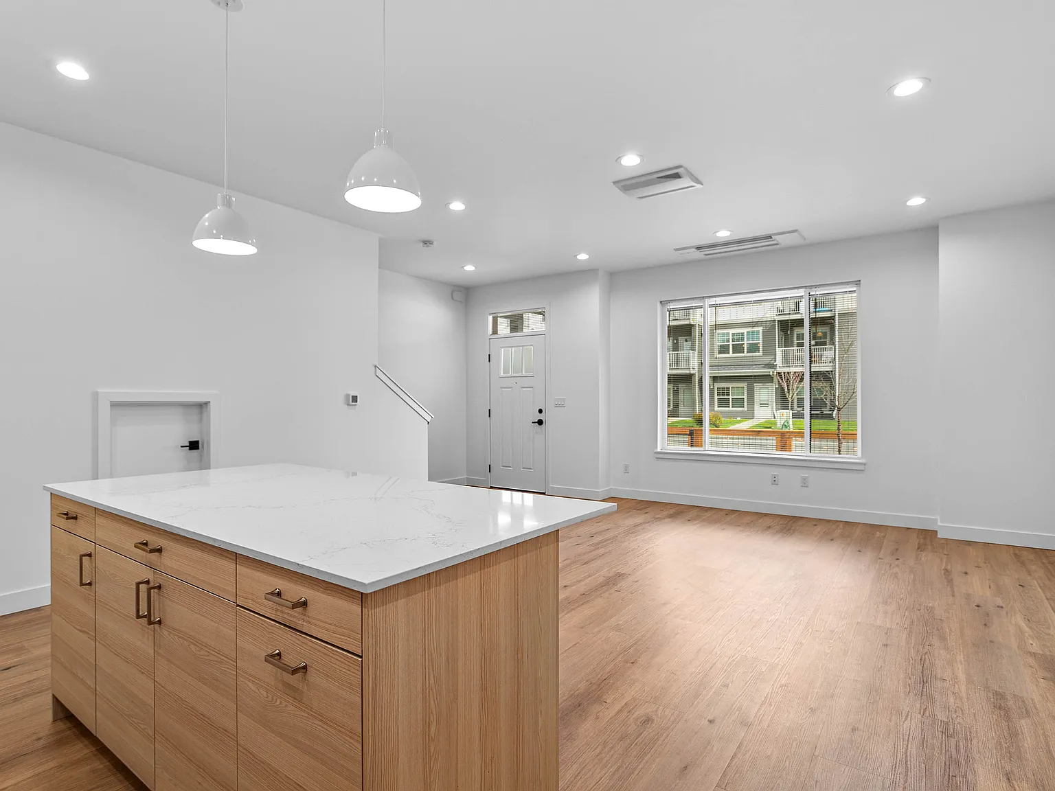 3 bed, 2.5 bath, 1661 sqft, $2,975 — Photo 4