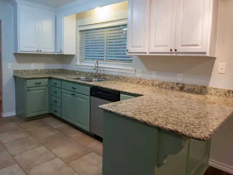 2110 Inwood Cir — Photo 9