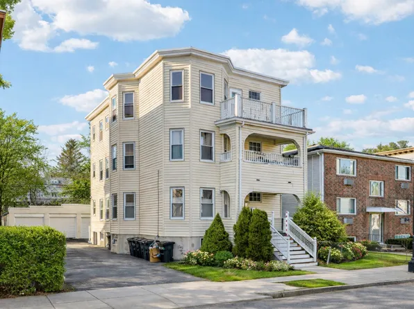559 Hyde Park Ave Floor 3, Roslindale, MA 02131