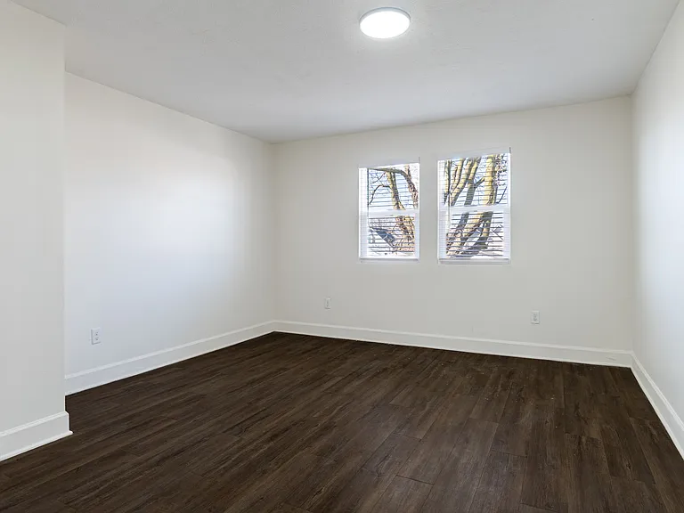 408 E Beecher St — Photo 12