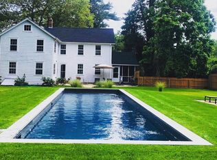 937 S Country Rd, Bellport, NY 11713