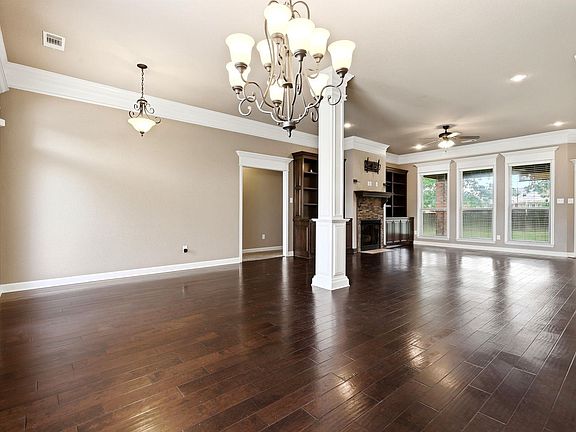 2nd image of 204 Forest Oak Dr