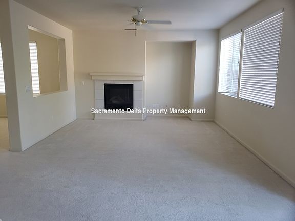 4th image of 3252 Beretania Way