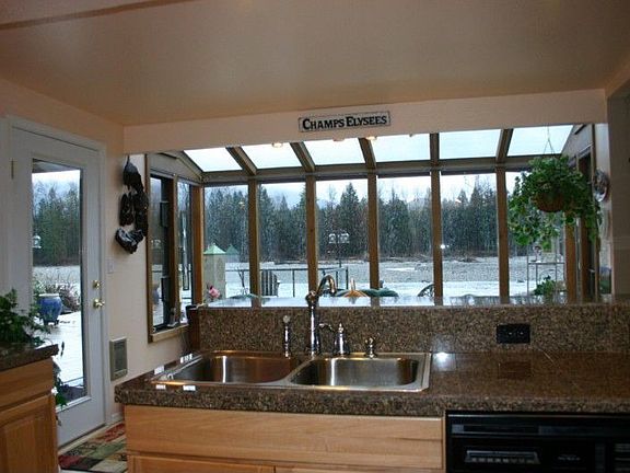 Imagine a view like this from your kitchen sink. Makes even kitchen chores a pleasure!