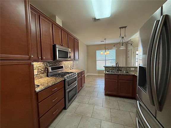 2nd image of 418 Lakewood Dr