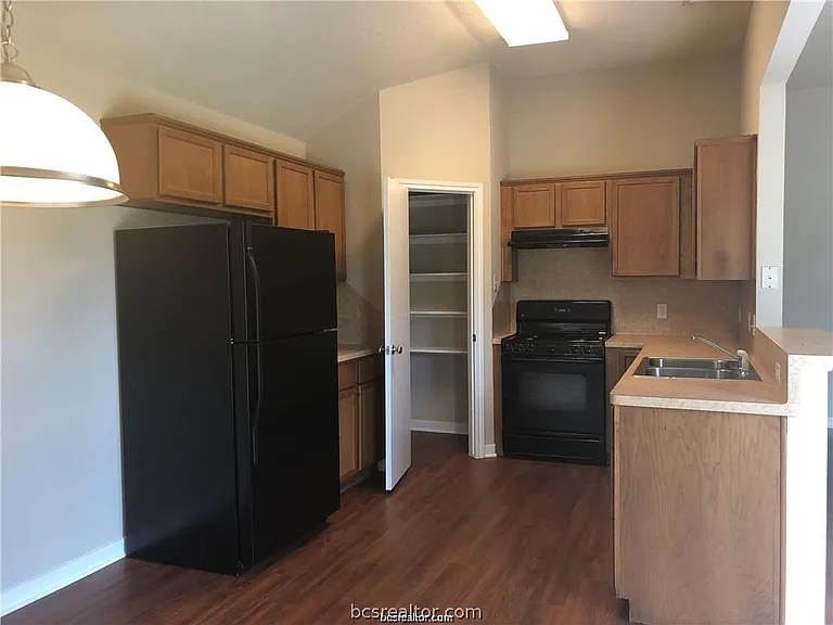 921 Windmeadows Dr — Photo 5