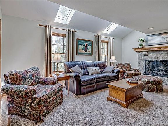5th image of 181 Village Dr