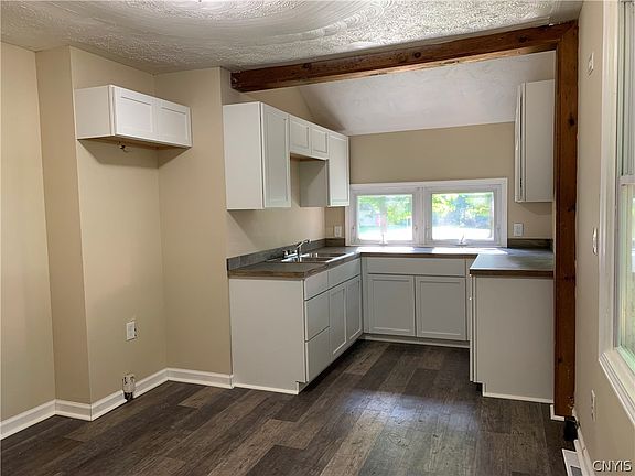 4th image of 33 Clay St