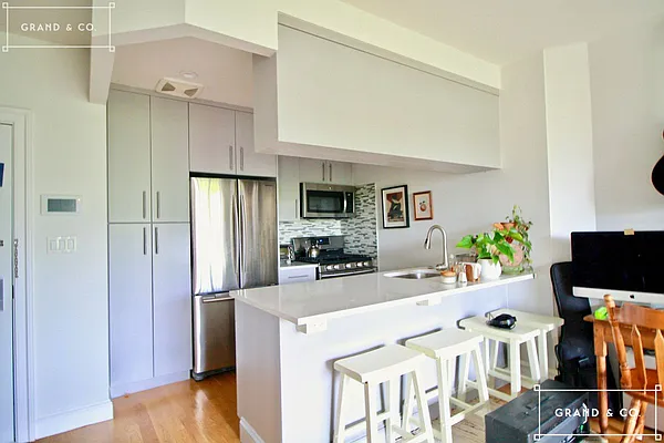 Rented by Grand & Co. | media 61