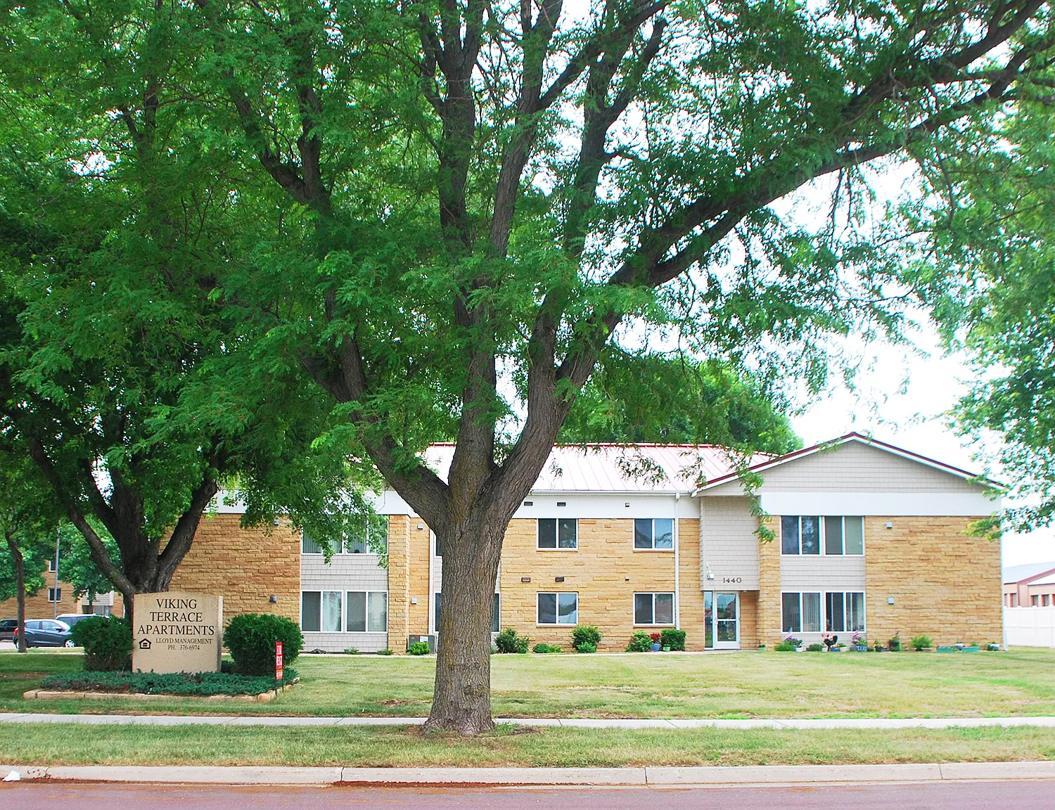 Viking Terrace Apartments — Photo 3