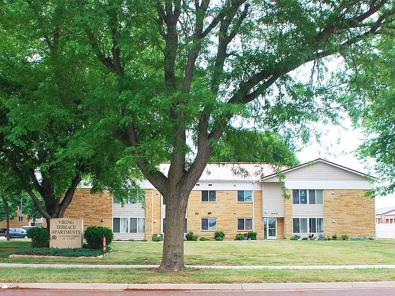 Viking Terrace Apartments — Photo 3