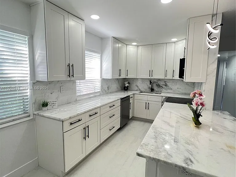 708 Normandy Ln #708-O — Photo 2