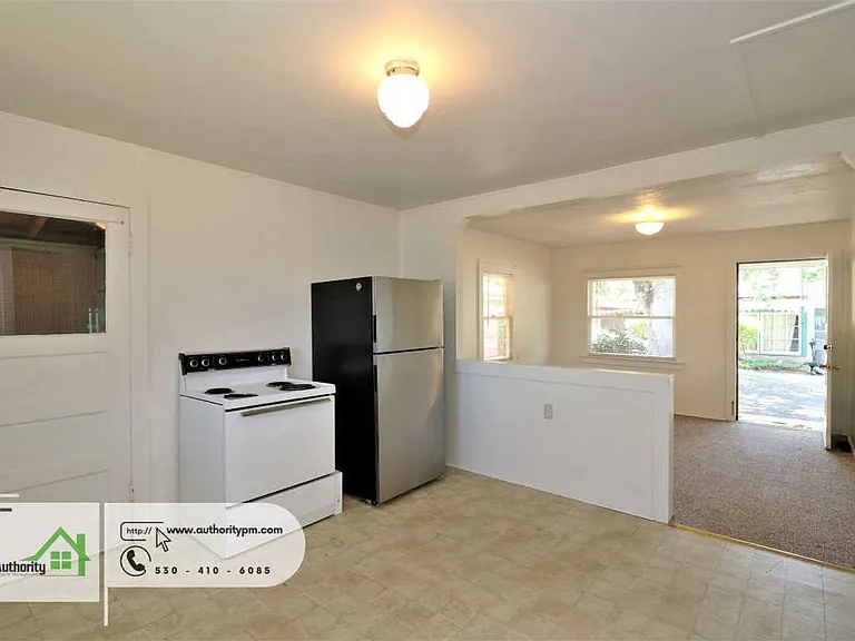 1825 Grand Coulee Blvd — Photo 13