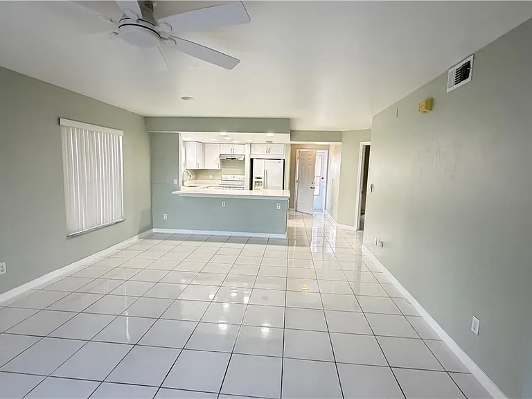 28 Cosmopolitan Dr #13 — Photo 3