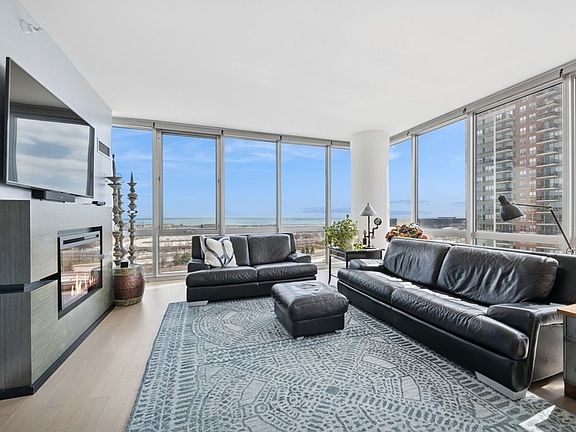 2nd image of 1629 S Prairie Ave #1205