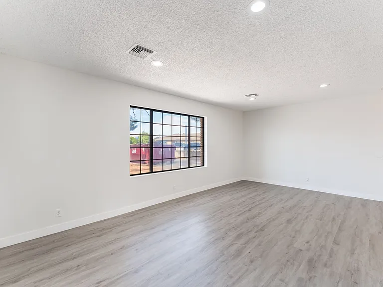 2108 Reynolds Ave — Photo 9