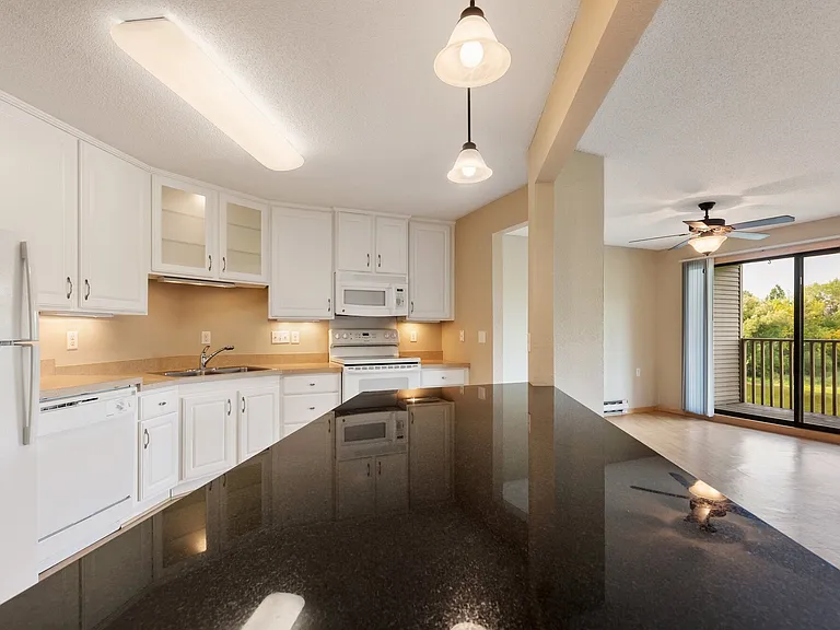 Lakewood Hills Apartments — Photo 1