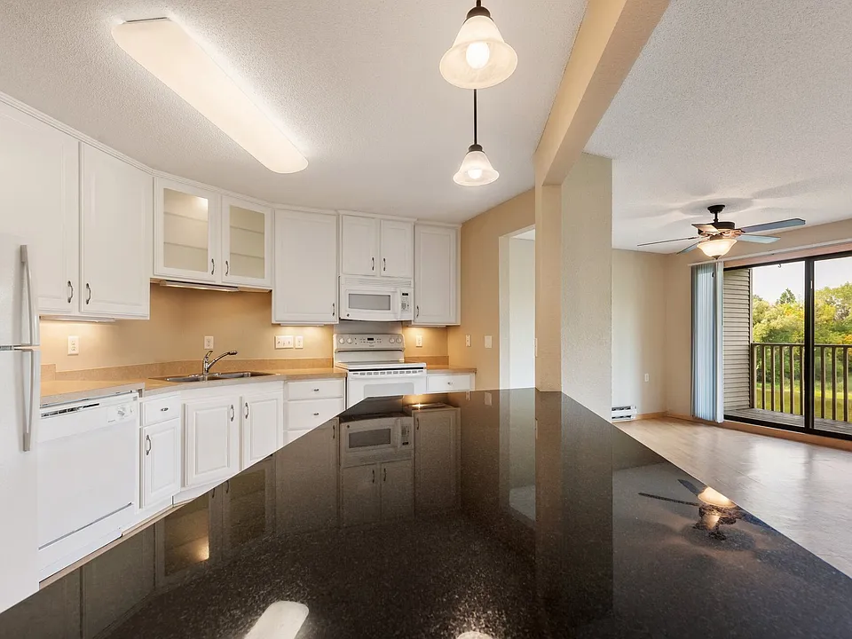 Lakewood Hills Apartments