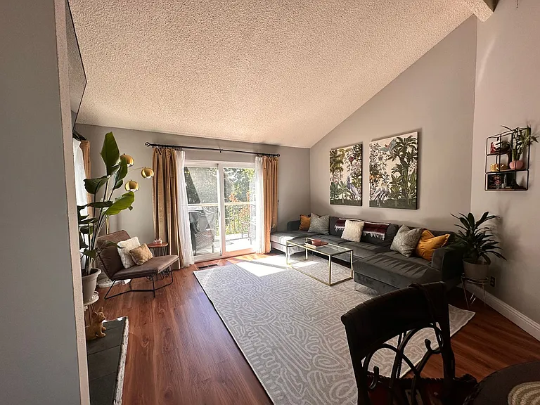 2338 Roundhouse Rd — Photo 3