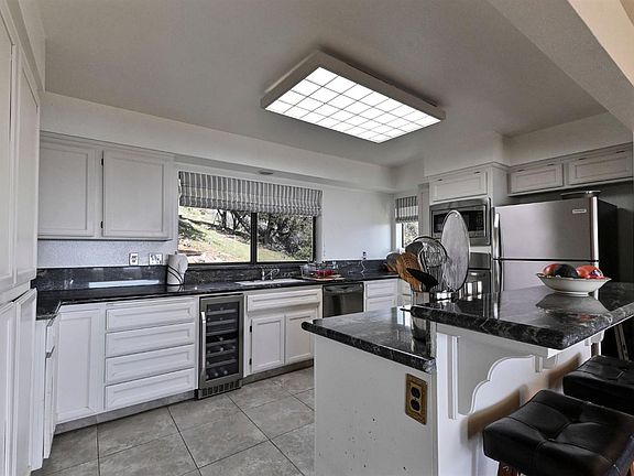 3rd image of 1218 Laurel Ln
