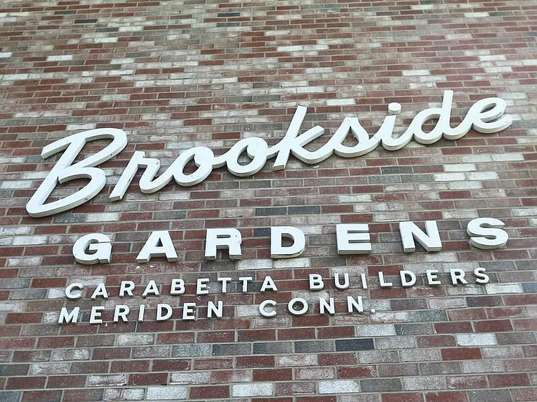 Brookside Gardens Apartments — Photo 1