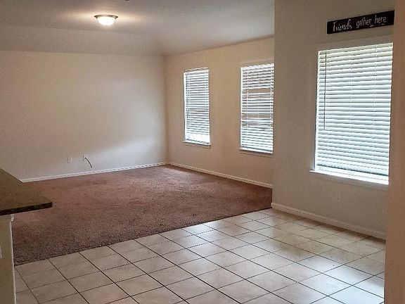 4th image of 828 Walls Blvd