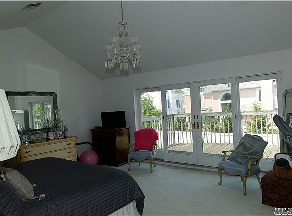 4th image of 1800 Park St