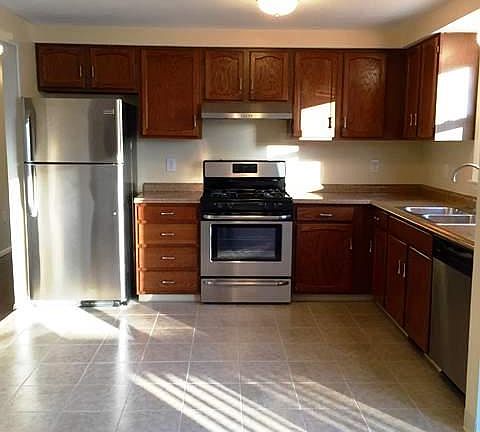 4th image of 206 Golfcrest Cir