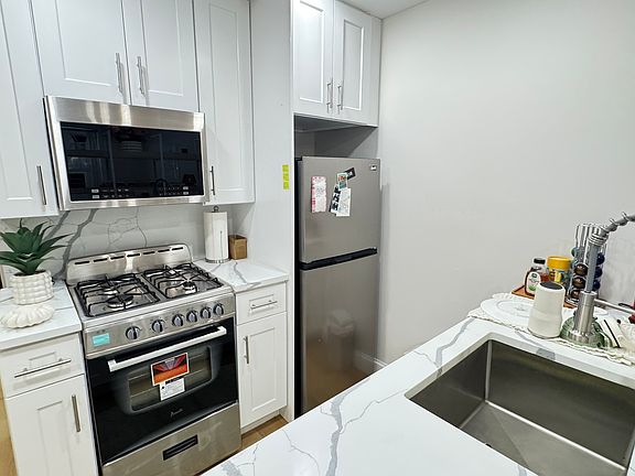 5th image of 123 W 81st St APT Bf