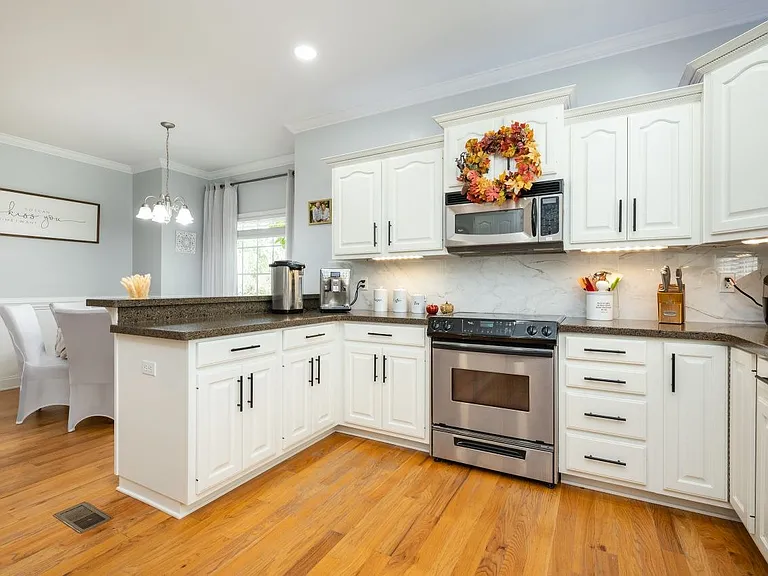 111 Roundstone Dr — Photo 10