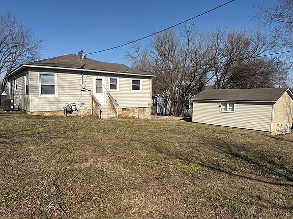 2nd image of 1042 W Third Street